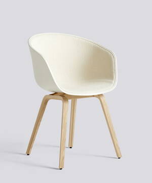 Židle AAC 22, sedák Cream White, čalouněný přední sed Olavi by Hay 3, noha Oak Veneer