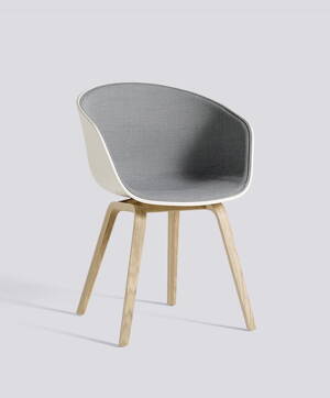 Židle AAC 22, sedák Cream White, čalouněný přední sed Surface by Hay 120, noha Oak Veneer